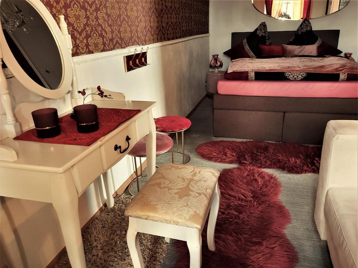 Schloss Weichs Zu Regensburg Mit 2Schlafzimmer Parkplatz Internet 75Qm Zentrum Eksteriør bilde